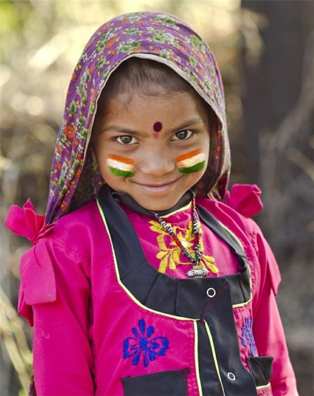 Inde aller-retour en cyclomoteur enfant tigre