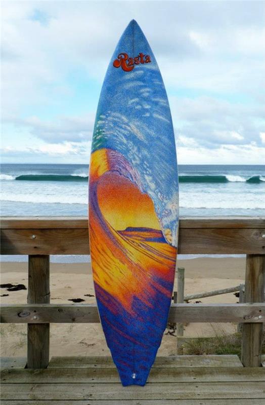 Jarryn Dower Art and Design stare deski surfingowe malujące fale