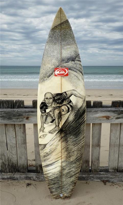 Jarryn Dower Art and Design maluje starą deskę surfingową