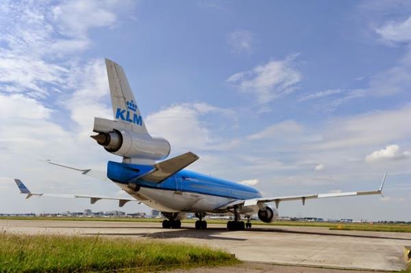 Avion de style design de nuit KLM