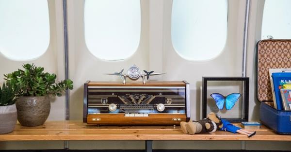 Étagères de fenêtre de séjour d'avions KLM