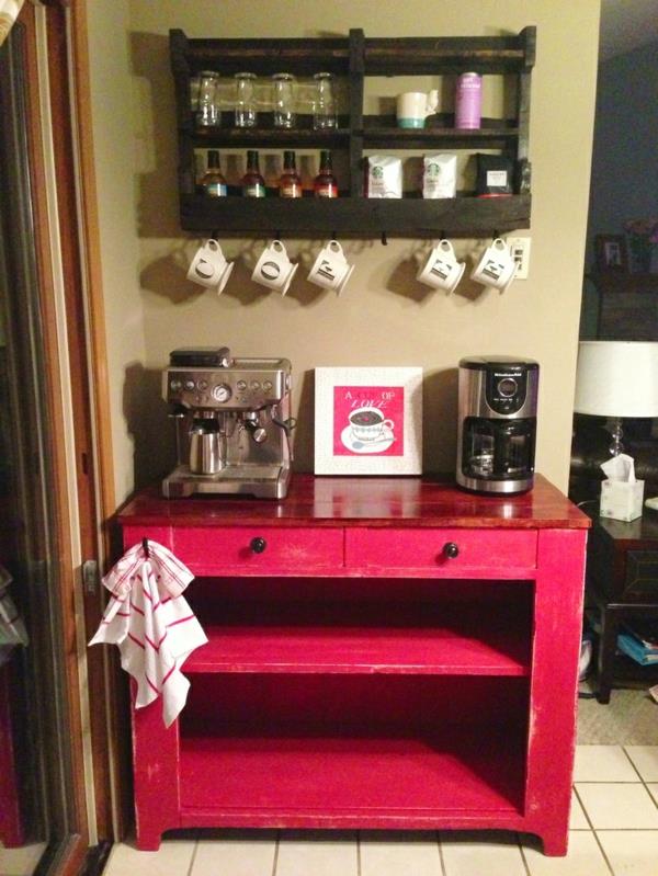 Café-bar cuisine design étagère peinte en rouge commode