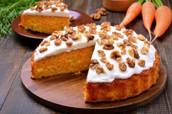 Le gâteau aux carottes qui chouchoute le palais et l'âme est un incontournable sur la table de Pâques