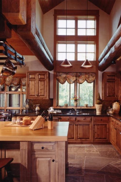 Lampes suspendues design de cuisine de style campagnard hauts plafonds