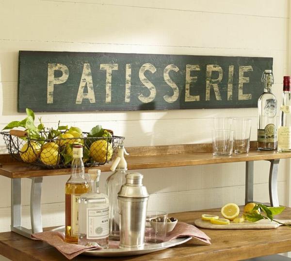 Conceptions de cuisine dans le panier de table à manger de style campagnard citrons