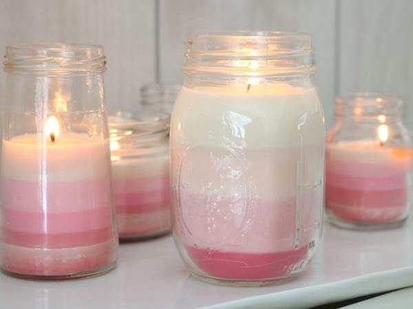 Zaprojektuj świece w kolorze białym i różowym