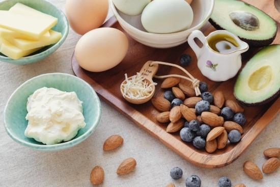 Dieta Ketogeniczna Wysokotłuszczowa Niskowęglowodanowa Migdały Jagody Jajka