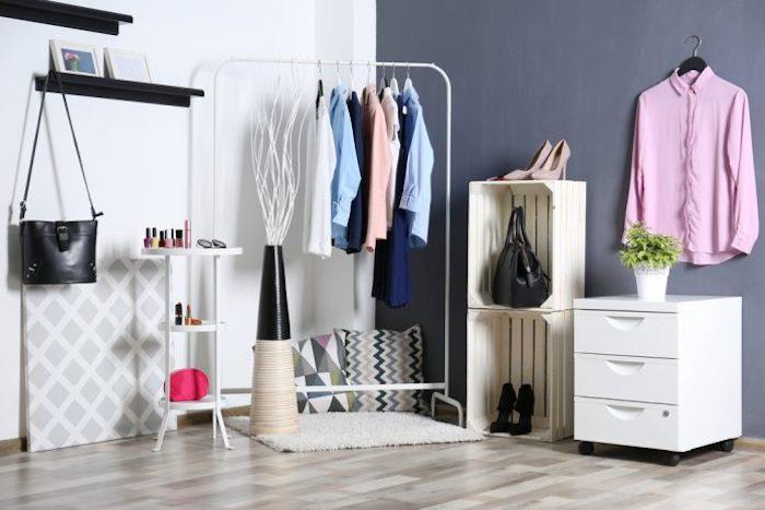 Rangement des vêtements dans les petits appartements