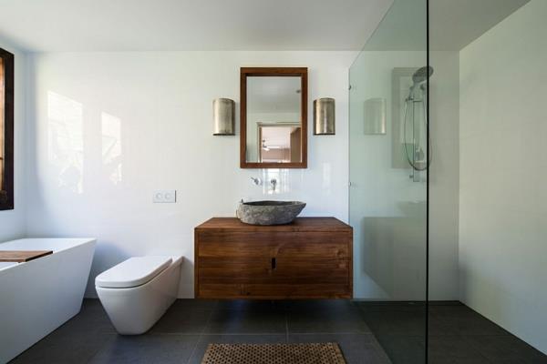 Petite maison évier en pierre baignoire moderne