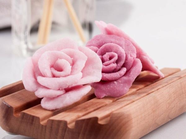 Fabriquez vous-même du savon à modeler Recette pour laver les roses d'argile