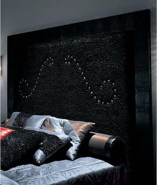Têtes de lit noires aux motifs dramatiquement doux