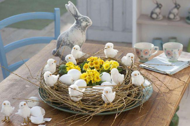 Couronne au milieu de la table - Idées d'artisanat de Pâques
