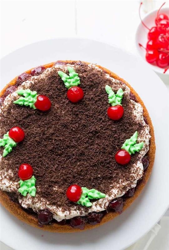 Pomysły na świąteczne dekoracje na tort