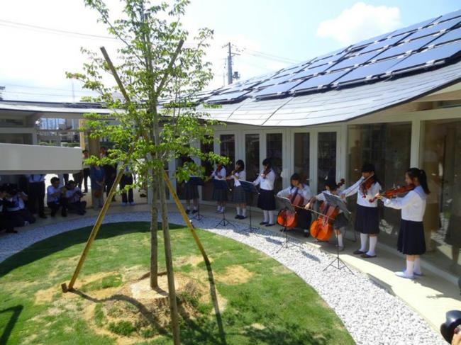 LMVH fukushima kids center koncert charytatywny panele słoneczne zrównoważonej architektury