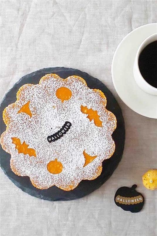 Pyszne ciasto z cukrem pudrem Ciasto na Halloween