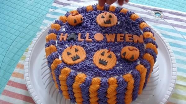 Fioletowy i pomarańczowy - pomysły na ciasto na Halloween