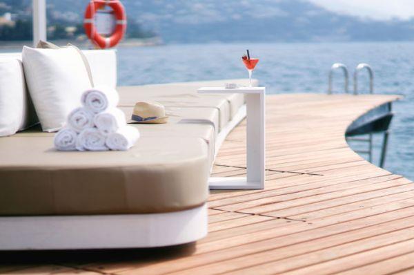 Bar de plage et terrasse de luxe Canapés Monaco Life Club