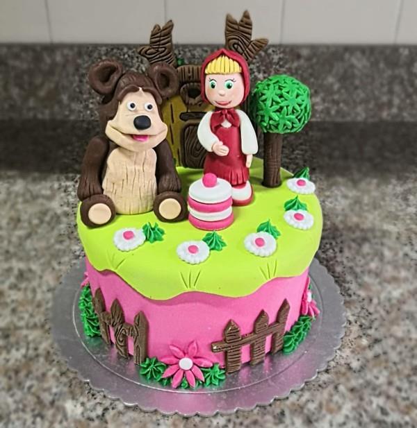 Ciasto Masza i Niedźwiedź z motywem ciasta Urodziny dla dzieci Motywy ciasta dla dzieci