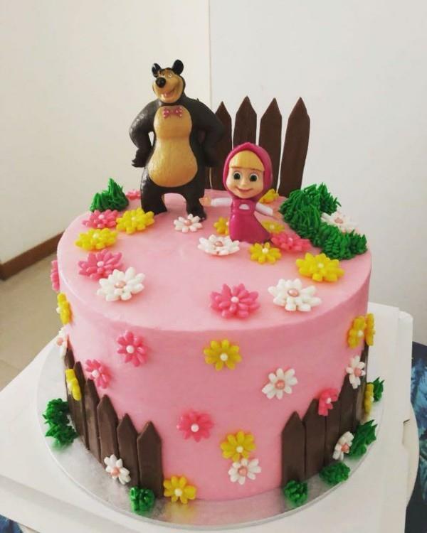 Tort z motywem ciasta Masza i Niedźwiedź na urodziny dziewczynki
