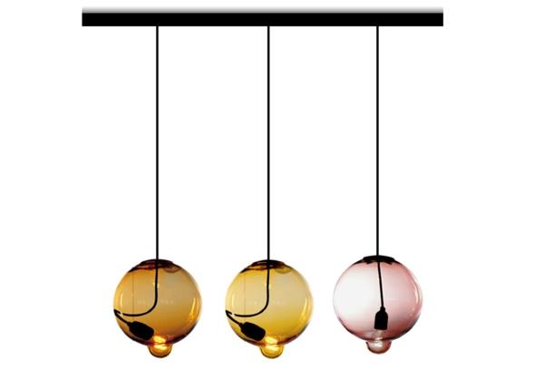 Lampa w kształcie kuli Meltdown wykonana ze scalonej żarówki witrażowej