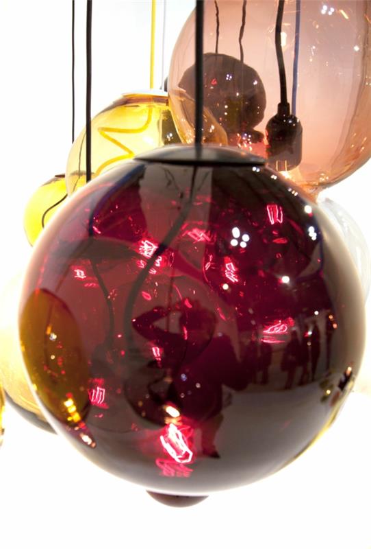 Lampa w kształcie kuli Meltdown wykonana z oryginalnej inspiracji witrażowej
