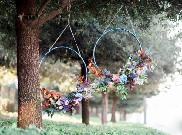 Décorer une bague en métal pour l'été - idées et astuces d'artisanat frais fleurs d'été colorées arc-en-ciel