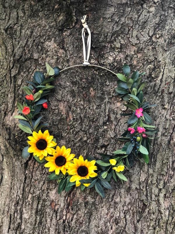 Décorer une bague en métal pour l'été - idées d'artisanat frais et astuces idées de couronnes de fleurs de tournesol