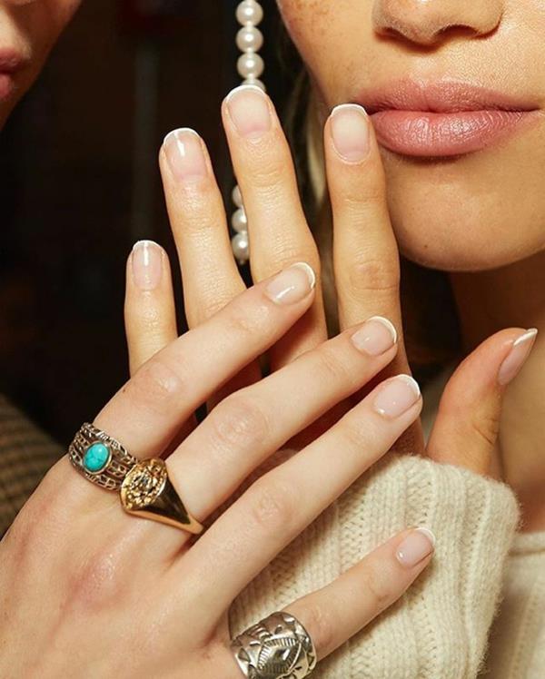 Pomysły na mikro manicure Nail Design Trend na paznokcie Micro French Manicure