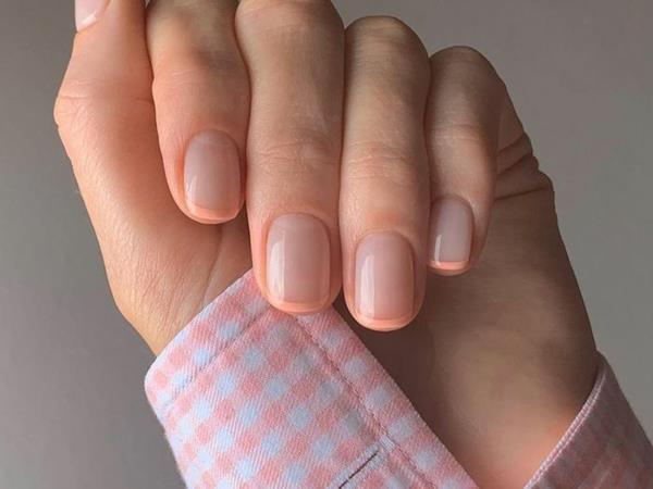 Micro manicure prosty styl paznokci trend paznokci Micro French instrukcje