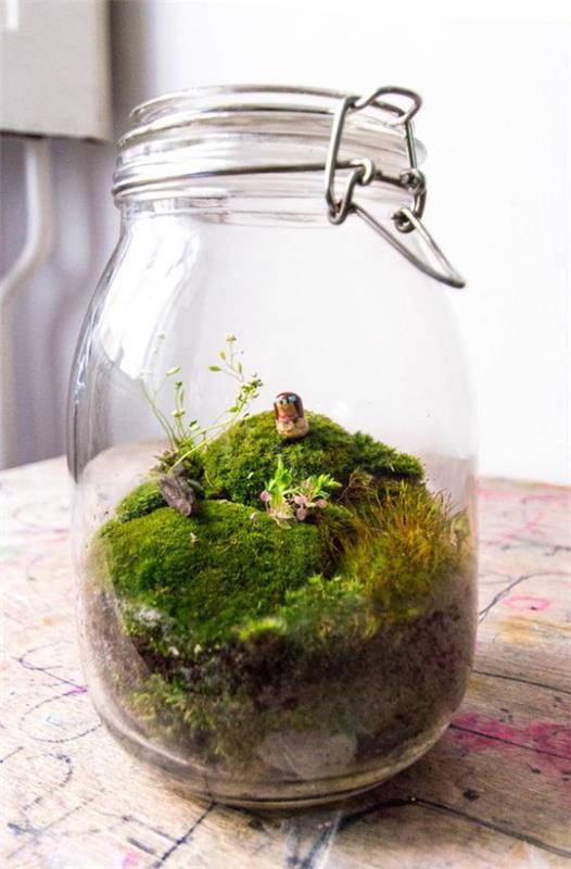 Stwórz mini ogródek w szklance, udekoruj świetną aranżację w szklanym pojemniku z małą figurką zwierzątka