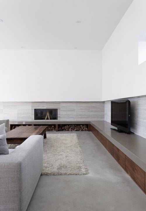 Minimalizm w salonie idealny projekt pokoju wbudowany kominek drewno opałowe telewizja szara sofa dywan