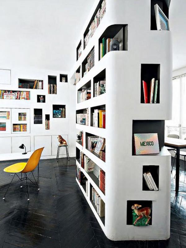 Bibliothèque de maison moderne design chic étagères blanches atmosphère attrayante