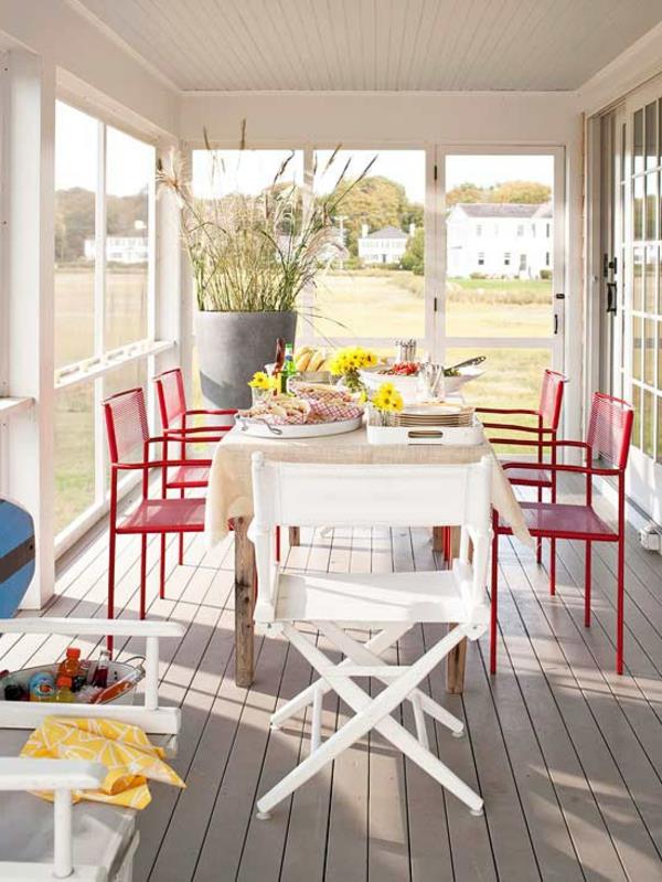 Idées de design de terrasse moderne chaises en métal table à manger rouge