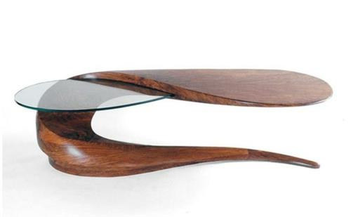 osobliwy kształt stołu ze szklanym blatem salonu