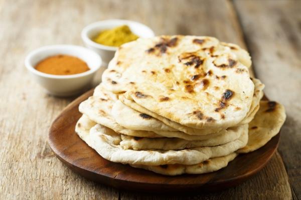 Cuisson du pain naan Types de pain asiatiques