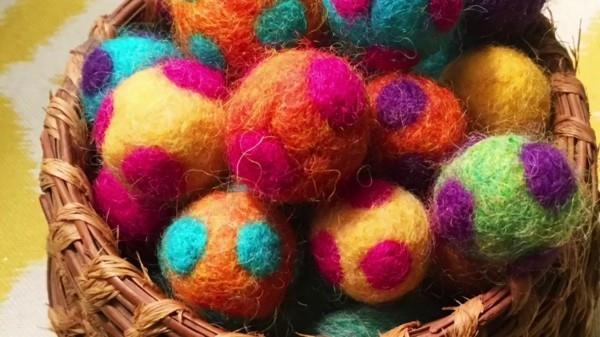 Feutrage humide oeufs de feutrage colorés décoration de Pâques décorative feutrage avec des enfants