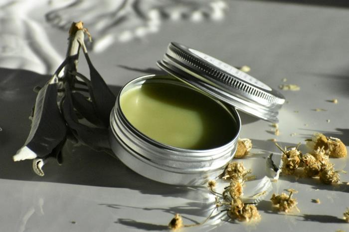 Fabriquez vous-même des cosmétiques naturels avec des onguents à base de plantes