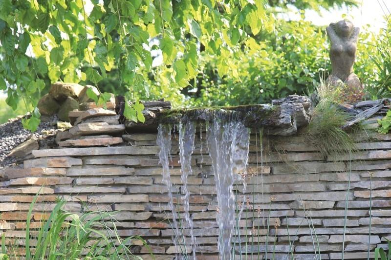 Pierres naturelles Fontaine en pierre naturelle Fontaine de jardin en pierres naturelles