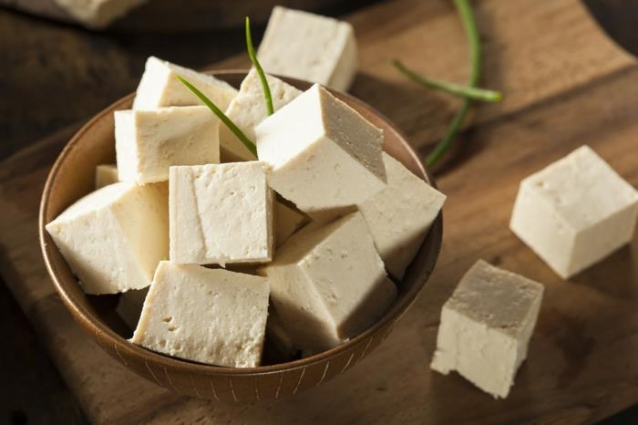 Aliments contenant des acides gras oméga 3 Options pour une alimentation saine Recettes de tofu à l'huile de noix