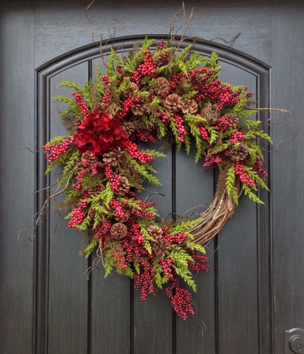 Fabriquez vous-même des couronnes de porte originales en marron, violet et rouge