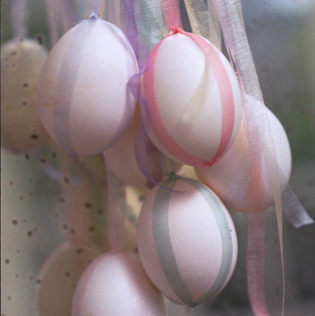 Idées d'artisanat de Pâques - suspendre des œufs de Pâques - faire des guirlandes