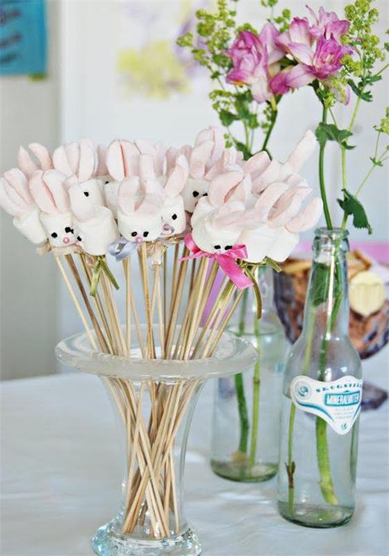 Idées d'artisanat de Pâques - petits vases avec des bâtons