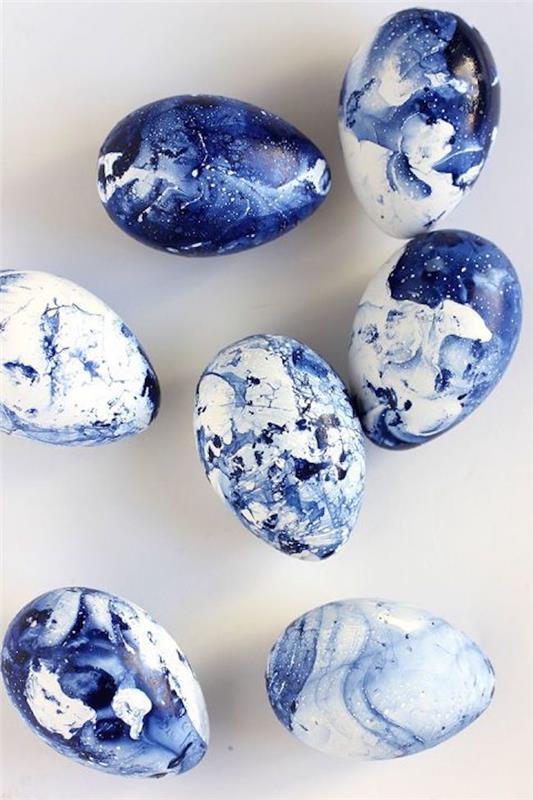 Idées d'artisanat de Pâques - oeufs de Pâques bleus - artisanat avec des oeufs de Pâques