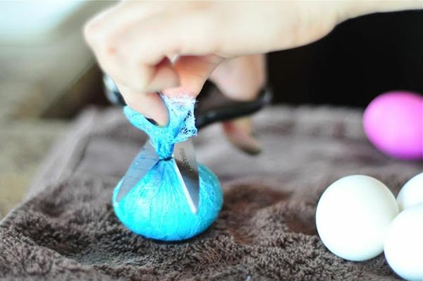 Les œufs de Pâques peignent des couleurs colorées faciles à bricoler