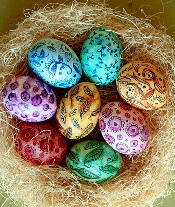Oeuf de Pâques peinture marqueur de motif de dessin coloré