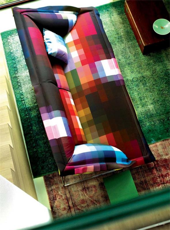 Canapé design tapis vert motif pixel