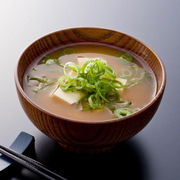 Soupe miso japonaise aux aliments probiotiques
