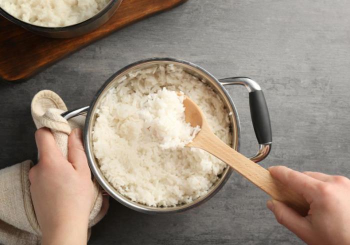 Le riz blanc cuit diététique au riz est la charge idéale