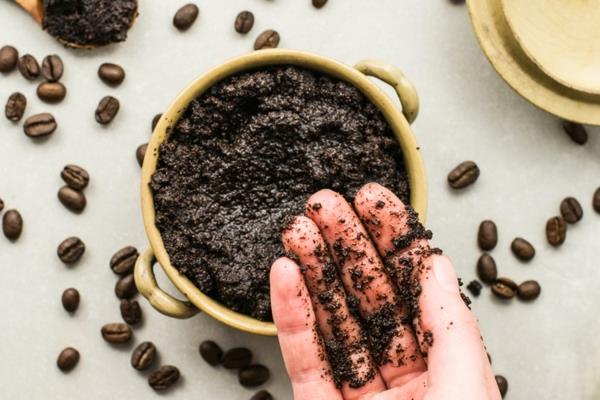 Recettes pour un masque pour les pieds maison Faites votre propre peeling des pieds avec du café