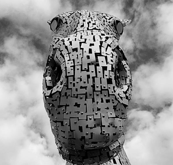 Gigantyczne rzeźby głowy konia Kelpies Szkocja fasada